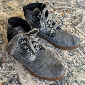 Tom's Highland Chukka Bota Boots, Size 5